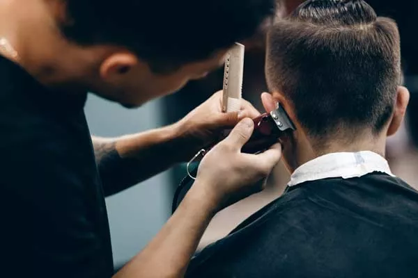 Faire une coupe de cheveux buzzcut à un adolescent garçon, Feurs, Bulle d'Hair